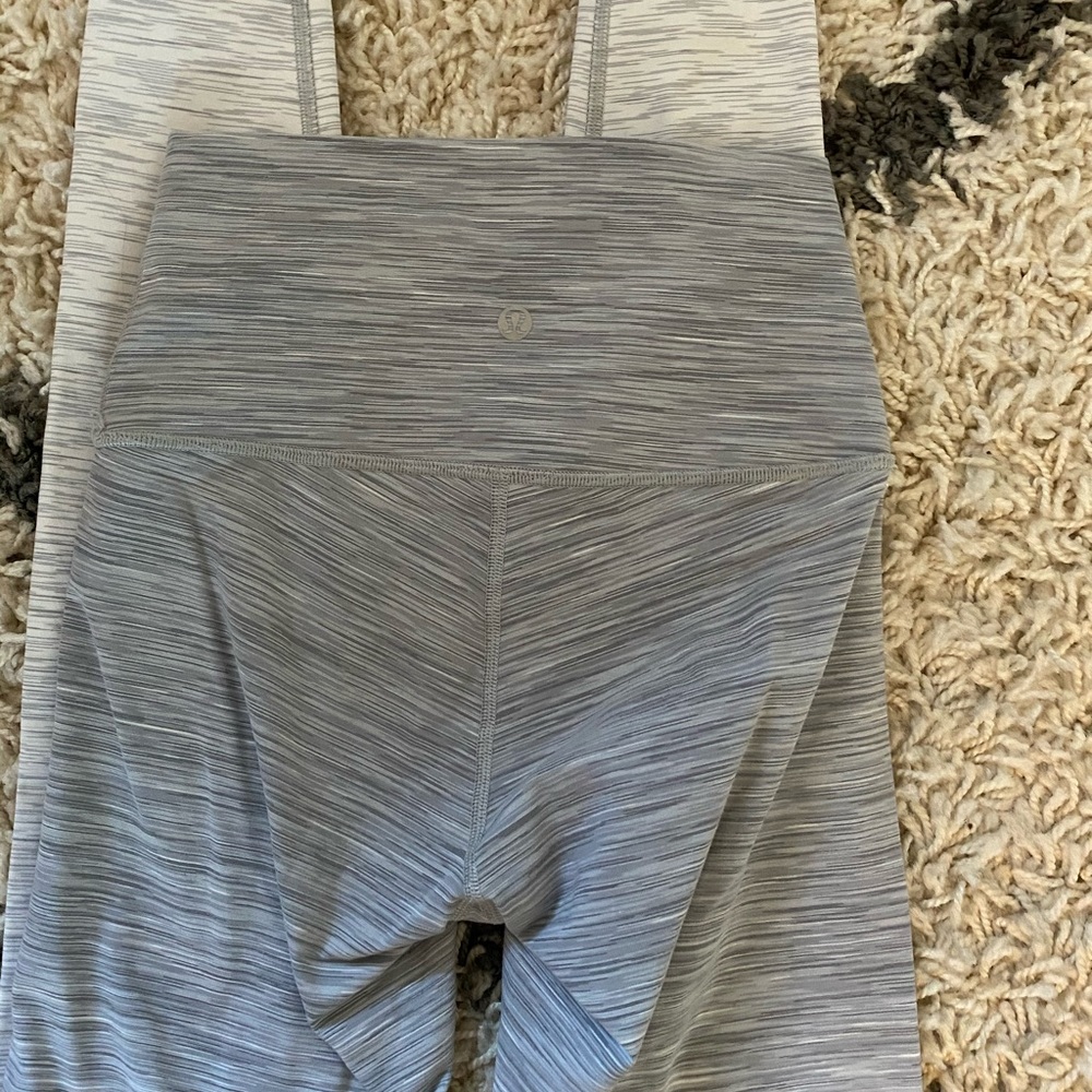Great condition lulu Lemon leggings🍋Size 2